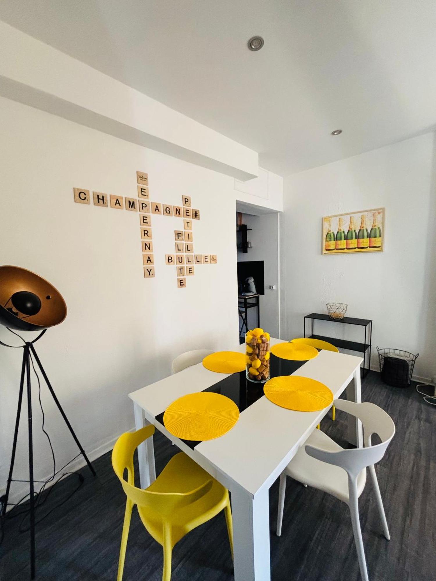 Petille En Champagne - 1 Chambre - Terrasse エペルネー エクステリア 写真